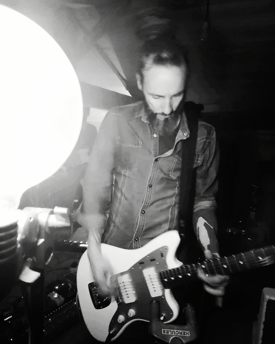 #flyingdeadman #postrock #ambient #blackandwhite  

flyingdeadman.bandcamp.com/album/the-night