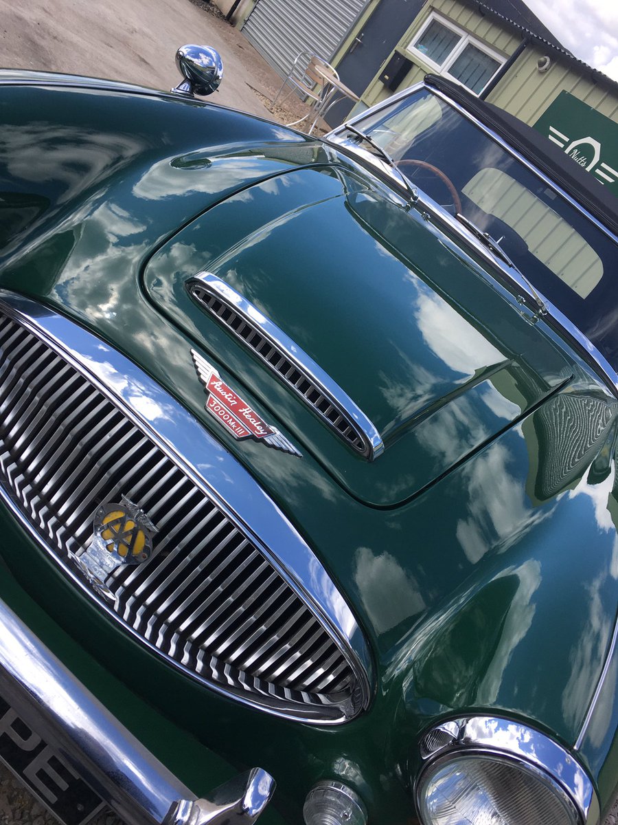 Happy #MGmonday #AustinHealey #classiccars #carspotting  #petrolhead