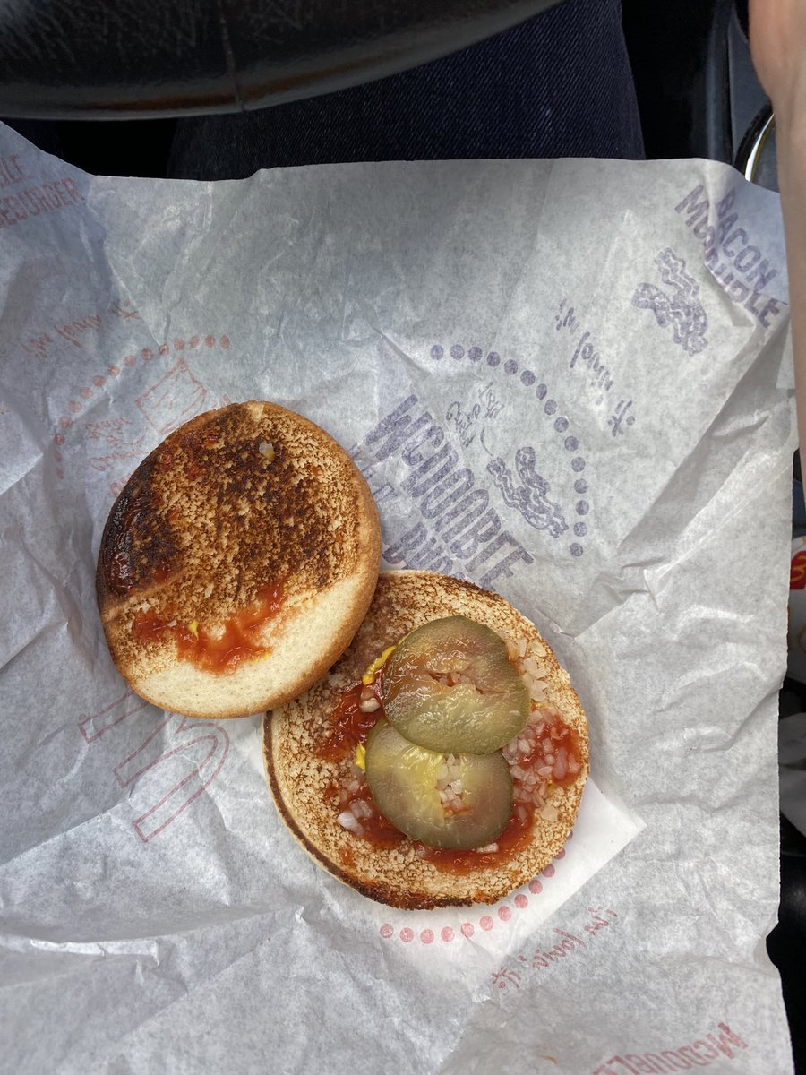 hannahflint25's tweet photo. @McDonalds you forgot the meat patties on my McDouble... it also was supposed to be meat and cheese only!!!!!!!!!!!!!!!! 🤬😡🥵 https://t.co/GgtSra3Ol8