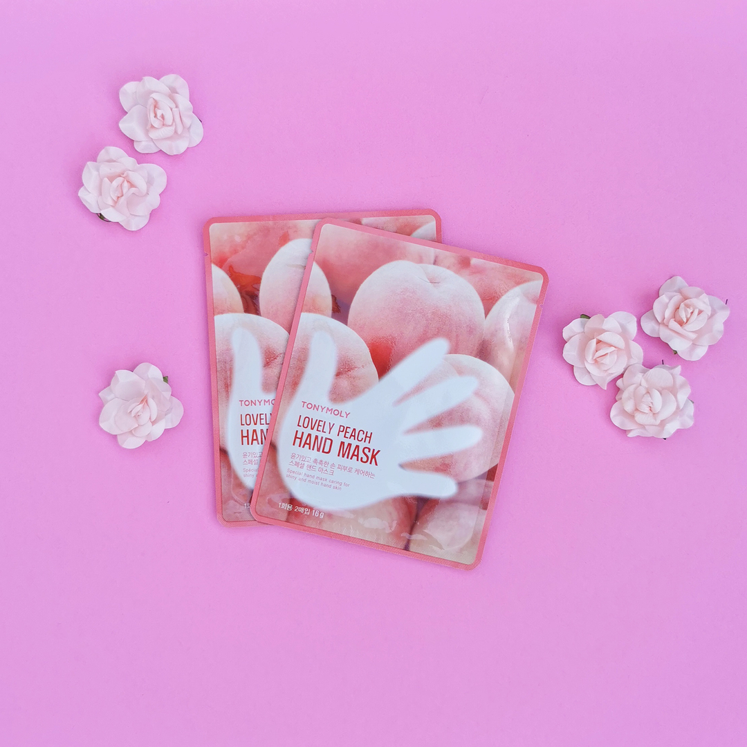Oh hello week 👋 let’s do this 💪 starting our Monday with some handcars, with all the hand washing and sterilising side places have been opening back up again our 🤚 are feeling drier than usual, treat yourself to some nourishing 🍑 hand masks to bring moisture back!