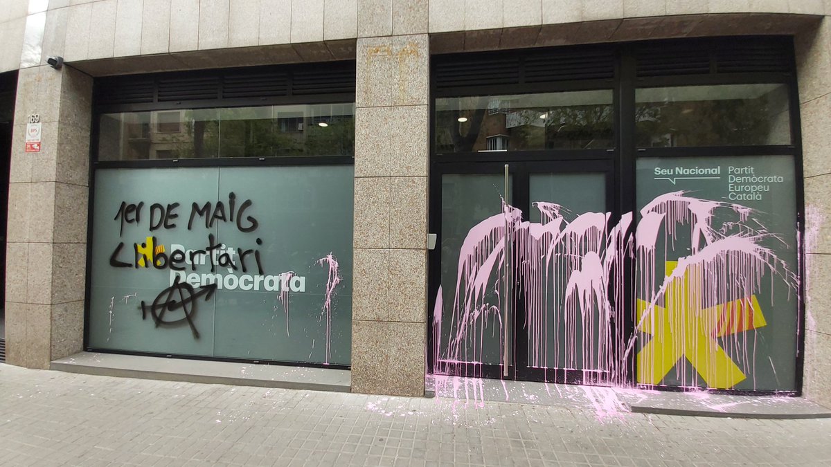 davidbonvehi's tweet photo. Contra la intolerància i el radicalisme i amb el convenciment de fer la feina ben feta, de voler ser útils i de representar la centralitat del país: seguim i seguirem. 

Som-hi @Pdemocratacat https://t.co/U8GgIw3Ile
