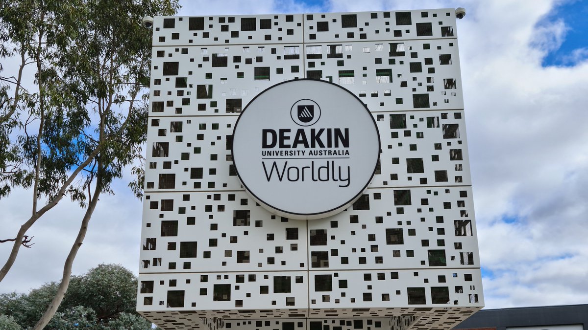 Want to learn how to repurpose everyday household items? Attend our ‘Don’t throw that out’ workshop on the #WarOnWaste Day at @DeakinUniversity. #keeprecycling