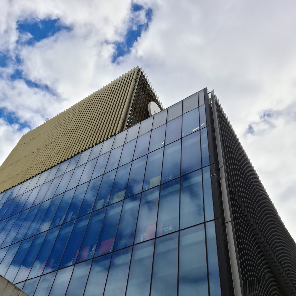 How can apples and berries be used in skincare formula? Find out by taking part in our ‘Waste on Your Face’ workshop during the #WarOnWaste Day at Deakin University.