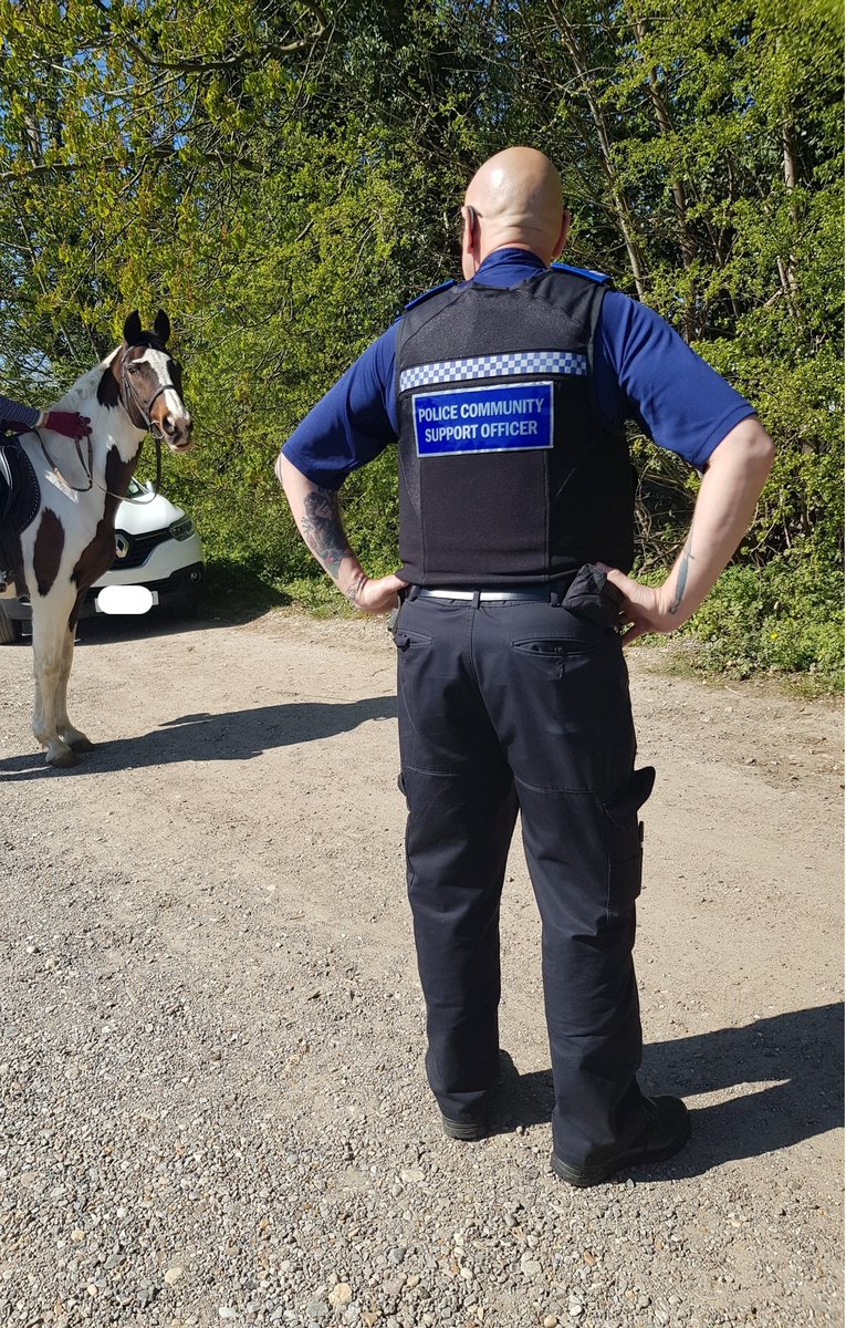 PCSO Dell engaging with one of our non-human residents of R&B. 

#SaferNEIGHbourhoodTeam