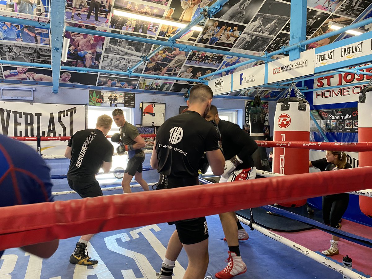 TeamKirkBoxing's tweet photo. Always great training in Wales with #BorgBoxing Good to spar with the current Lightweight Commonwealth Champion @gavin1gwynne and catch up with the rest of the team 🥊 #boxing #TKB #TeamKirkBoxing #TheCaptain @owenkirk_ https://t.co/O4vYxiPGte