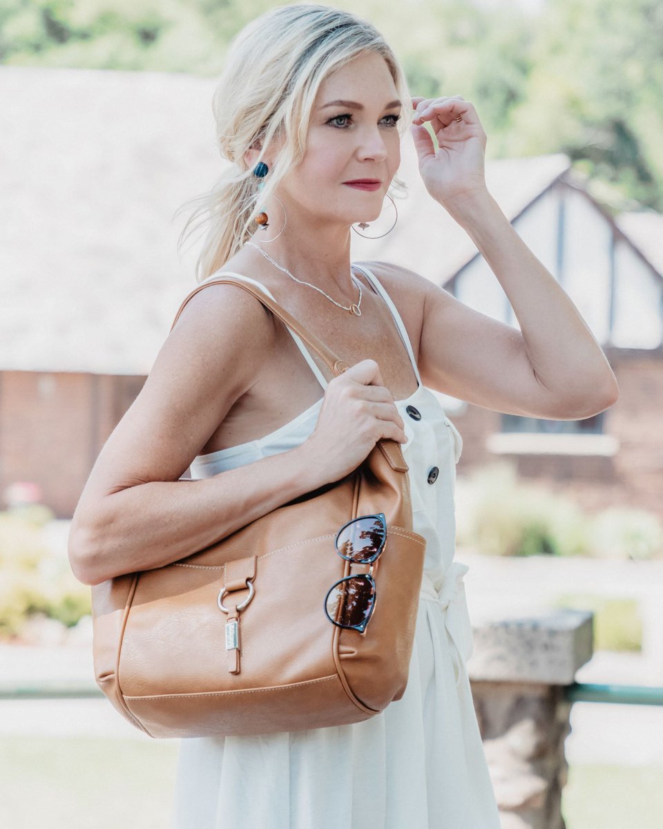 Our Paige Large #HoboBag can carry everything you need to make it through this week. 

#MondayMotiviation #MundaneMondays #Monday #Paige #HoboBags #LetsGetIt #MondayMorningGrind #MustHave #Handbags #MustHaveBags #OOTD #SpringFashion #SummerFashion #SpringTrends