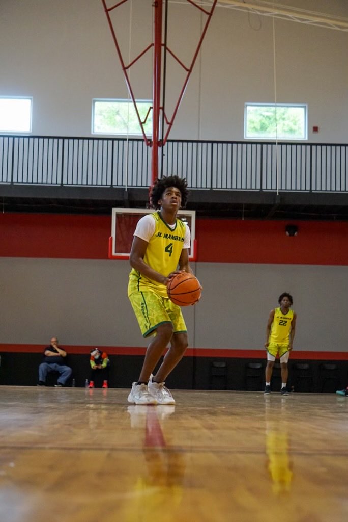 Nice finish son ⁦<a href="/OTRHoops/">On the Radar Hoops Events</a>⁩ Multiple games with 5+ 3’s... 9 3’s, 34 points total to end game four. Down 19 with 4 mins. left and you struck a match🔥 Mambas win by 2.