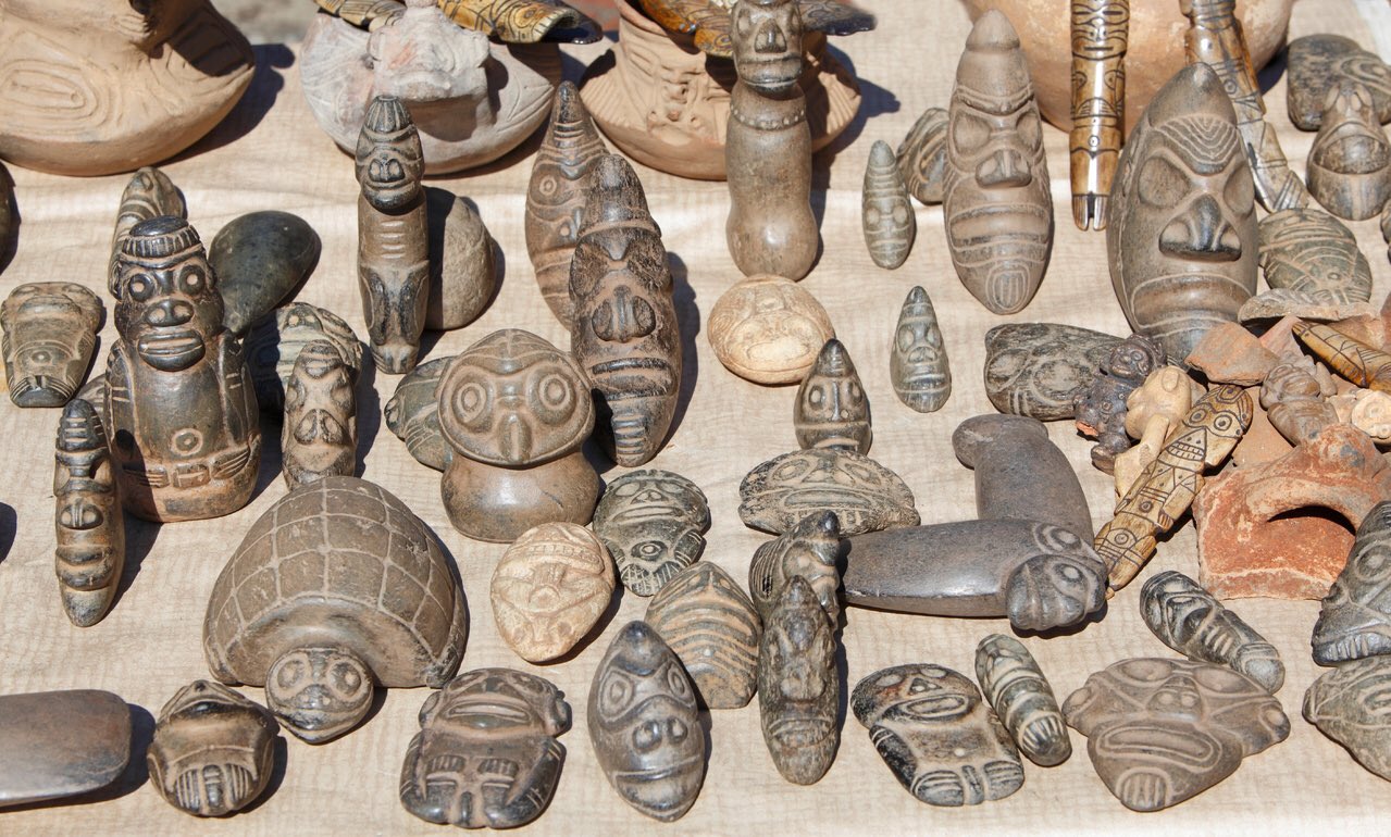 Ministerio de Turismo RD on X: "¿Sabías qué en Altos de Chavón se encuentra  el Museo Regional de Arqueología con la colección más completa sobre los  Taínos?🗿🪘 Los taínos eran grandes artesanos,