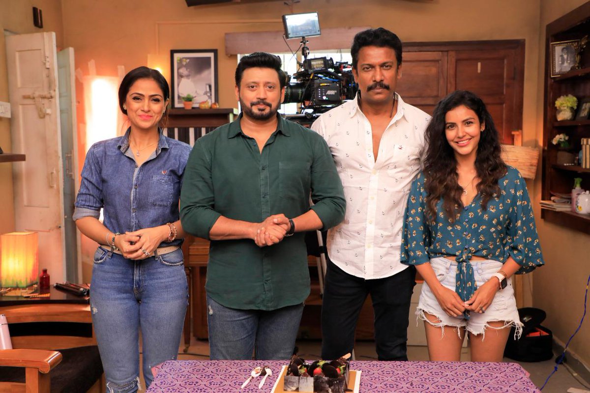 Wishing the multi-talented @thondankani a very happy birthday!! 🥳 Really happy to be working alongside you in #Andhagan. Hoping to learn many things from you. 🤞🏻 God Bless and have a wonderful life ahead. 🤩

#HBDSamuthirakani @PriyaAnand @actorprashanth