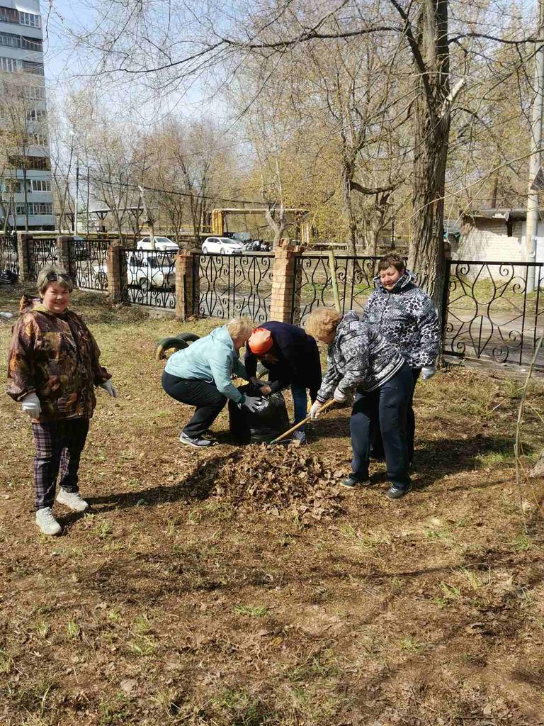 9schoolsamara2's tweet image. В рамках экологического воспитания и #весенняянеделядобра,  экологический отряд ЭкоМир совместно с педагогическим коллективом Школы N9 приняли участие в общегородском субботнике.