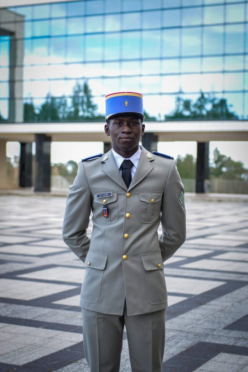 [Portrait]
"J’ai toujours voulu servir mon pays en assurant sa sécurité et en le défendant."
Découvrez le parcours exceptionnel de Bilaly, élève-officier de l'ESM 3 de nationalité malienne👇
st-cyr.terre.defense.gouv.fr/index.php/Les-…
#EngagésEnsemble #PlusFortEnsemble #Interalliés