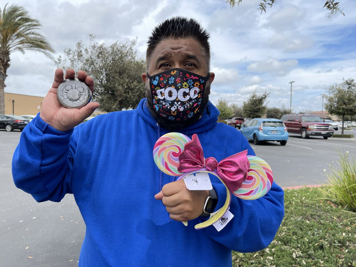 DISFIT4JnG's tweet photo. Getting Ready for Disneyland. We went to the @shopDisney outlets and found some amazing deals. Checkout @WalkTodays new YouTube Video. https://t.co/DpKfAjett5 #Disneyland #ShopDisney #Disney #DisneyStyle #WeDisney #WeRunDisney #IRunDisney #RunDisney #DisneyStore https://t.co/ttLapeensf