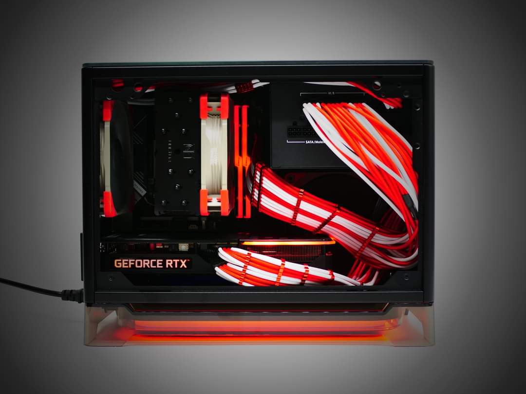 InWin's tweet photo. Had to start of the week with #MotivationMonday by #PauseHardware! Their stunning #PhantomGaming themed #InWin A1 Plus is beautiful! 😍 https://t.co/cmmTVIp7tb