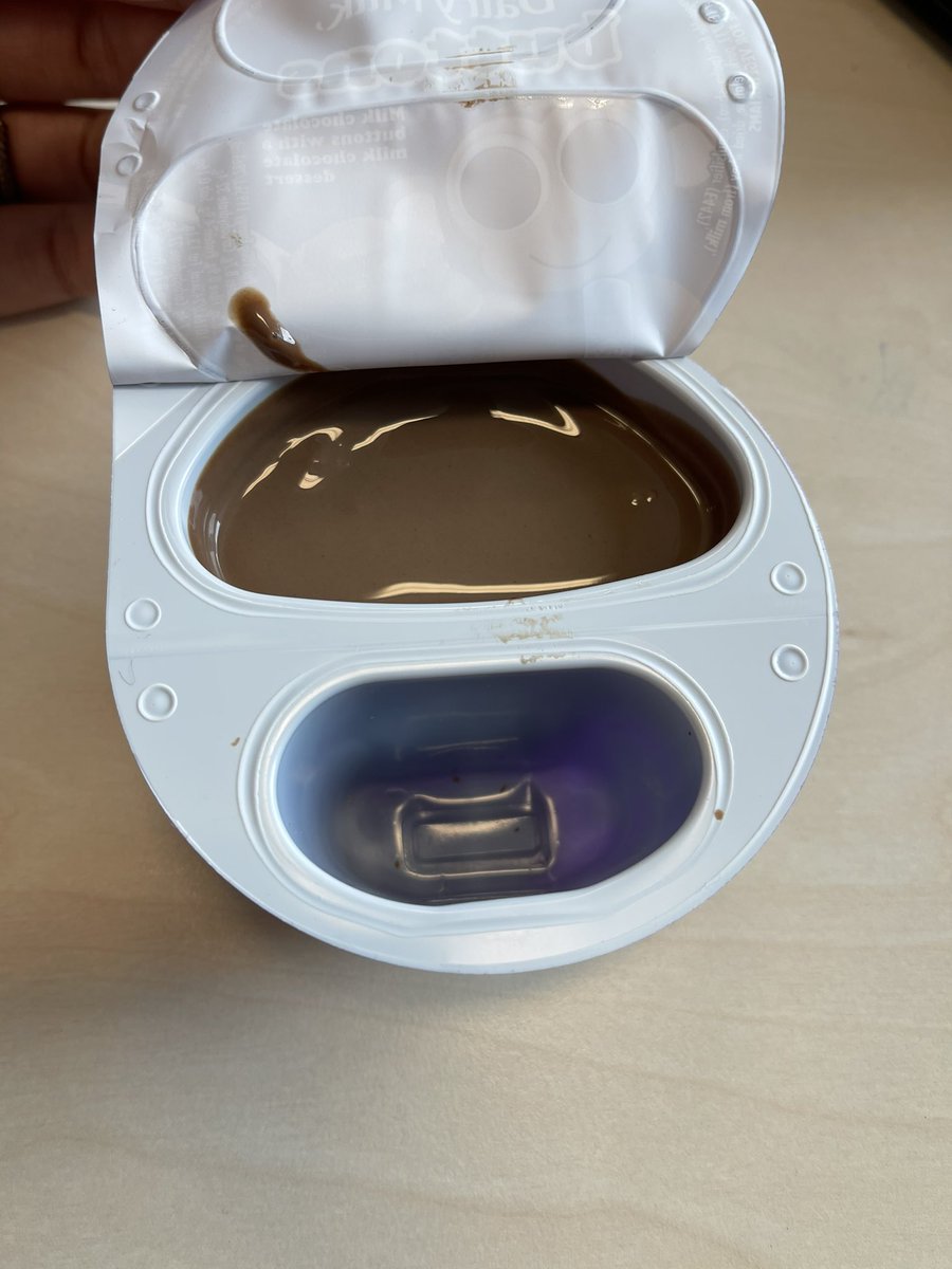 JenShepx's tweet image. SOS @LidlGB someone has stolen my buttons!! 🤦🏼‍♀️ Has Cinderella summoned them? Or perhaps @AldiUK Cuthbert is trying to cause trouble? Either way, I am absolutely devo’d to find an empty packet upon opening 😫😫 please send help!! @CadburyUK #missingbuttons