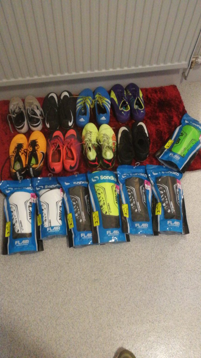 HeroesCic's tweet photo. Big massive thank you to @SportRebooted for the donation of our team football strips and boots. The lads love them, now out matches will be played looking smart. https://t.co/89osi0L4cs