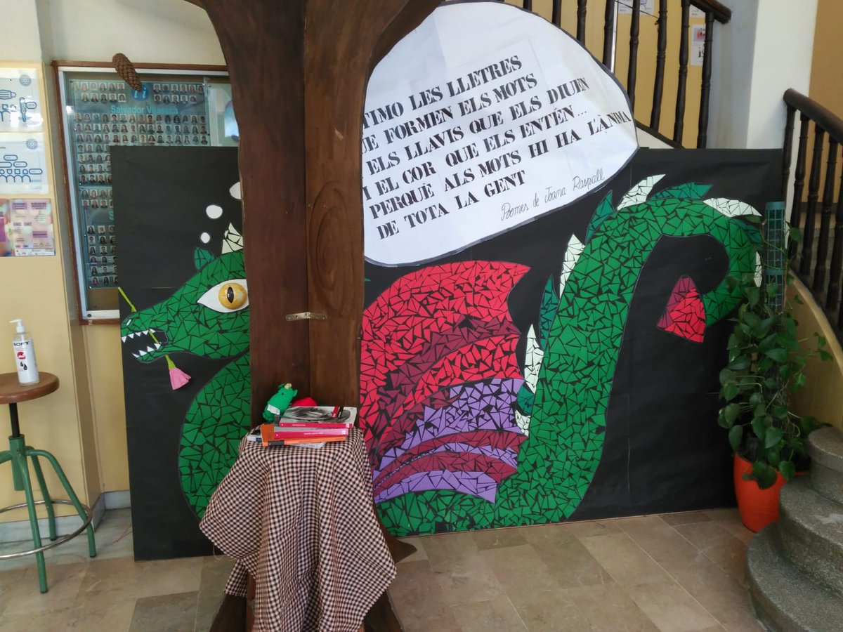 SaviReus's tweet photo. Diada de Sant Jordi 2021
CONCURS D’ENIGMES: Dora Szarvaszoi (3r B ESO)
CONCURS DE CARTELLS:1r premi: Anna Pastor (1r D BAT)
CATEGORIES DEL CONCURS LITERARI : (MICRORELATS I MEMES)
 AULA ACOLLIDA
1r CICLE D'ESO
2 n CICLE D'ESO
BATXILLERAT
MOLTES FELICITATS ALS GUANYADORS  I!!! https://t.co/QC4id0qKfd
