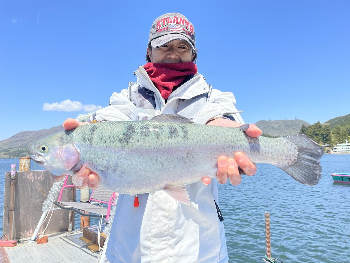 芦ノ湖すずきボート 芦ノ湖 ミノー 餌釣り ミノーイング元箱根鳥居 前 餌釣りピンク桟橋 旧深宙桟橋 餌釣り12本とも45cm級で型揃い ヘラブナ本日は接岸も無く 残念でした 芦ノ湖すずきボート 芦ノ湖 ミノー 餌釣り ミノーイング元箱根鳥居 前 餌釣りピンク桟橋 旧深宙桟橋 餌釣り12本とも45cm級で型揃い ヘラブナ本日は接岸も無く 残念でした