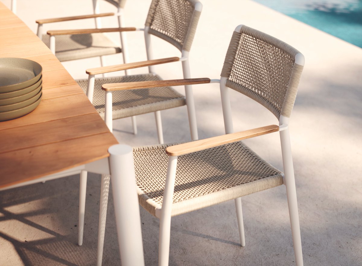 A perfect match; our Icon teak dining table seems almost destined to seat the Ray dining armchairs, as the two collections work harmoniously to create a beautiful set piece. View Icon (bit.ly/icon-dining-ta…) and Ray (bit.ly/ray-dining-arm…) dining. #outdoordesign #interiors