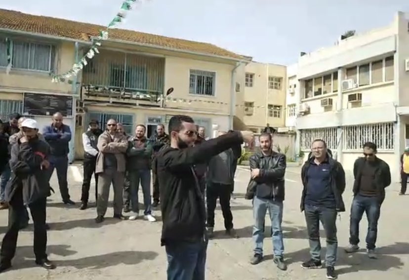 Tamazgha_'s tweet photo. 🔴 #Tichy
Rassemblement de Soutien au niveau du siège communal de l'apc de Tichy par les communaux suite à l'appel de la #SNAPAP pour soutenir #HAROUNI_Hamza, convoqué par le Tribunal de la wilaya de #Béjaia pour chef d'inculpation incitation a un attroupement non armé. https://t.co/AlHmXgab0X