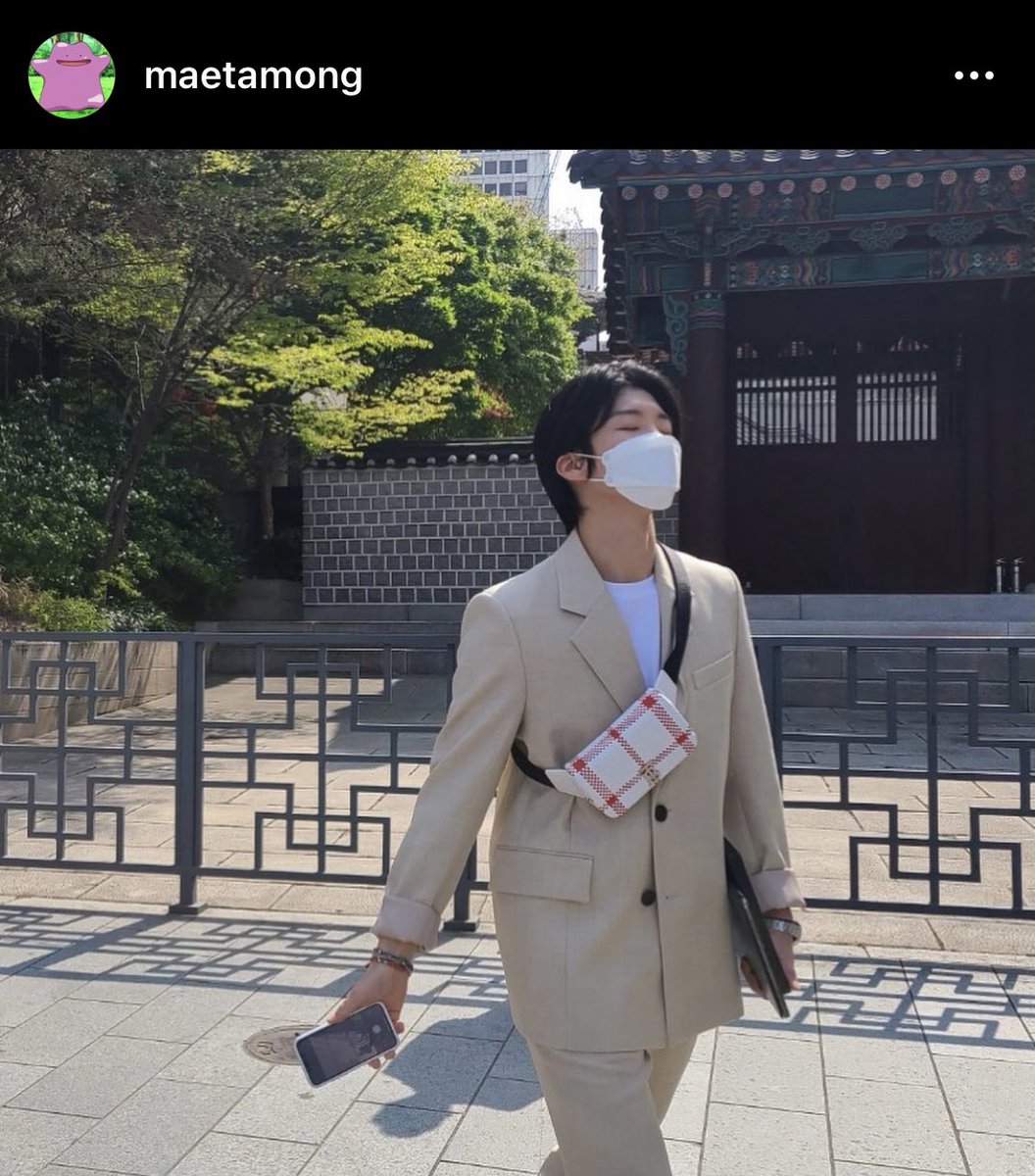 ট ইট র Kimimong Hoony 一緒に散歩がてら花見に行った彼氏の図 休日の街中散策 ちょっと歩くの早い彼氏の図 新居のラグを選びにきて疲れた彼氏の図 彼女の買い物に飽きて店内で自撮りはじめた彼氏の図