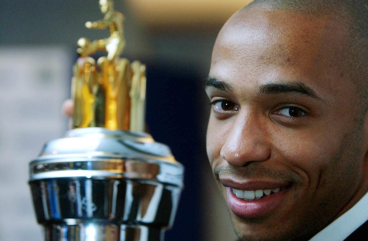 Thierry Henry was the first man to win the PFA Players' Player of the Year award in consecutive seasons.◉ 2002/03◉ 2003/04Only Cristiano Ronaldo has done it since. #PLHallOfFame