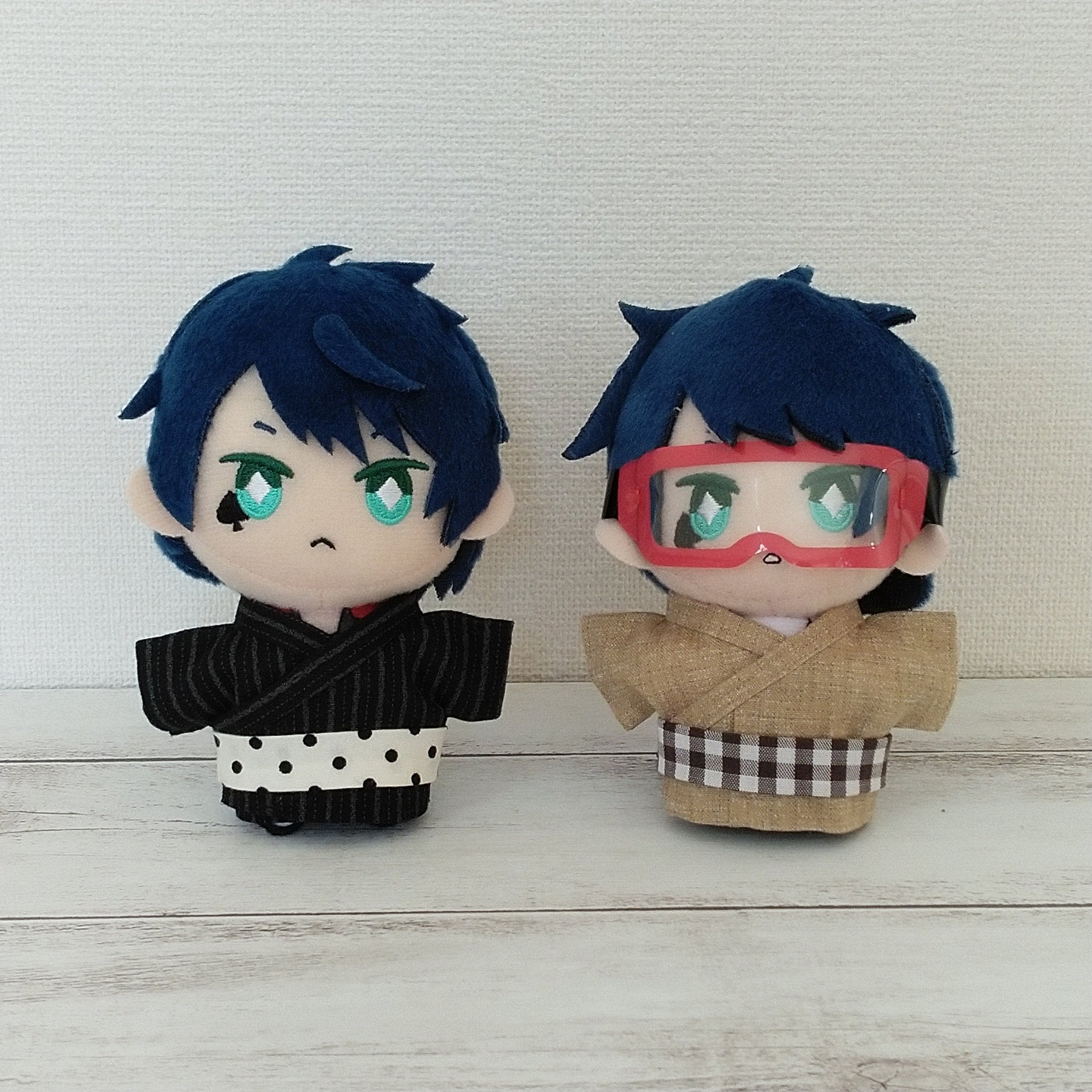 たいら ボンドだけで作るぬい用浴衣の作り方 簡単にぬい服作れたらいいなと思い 縫わずに作る方法を試してみました どなたかの一助になれば幸いです 画像の左側はボンドのみで作った浴衣です 右側はミシン併用 ツイステ手芸部 ぬい服 T