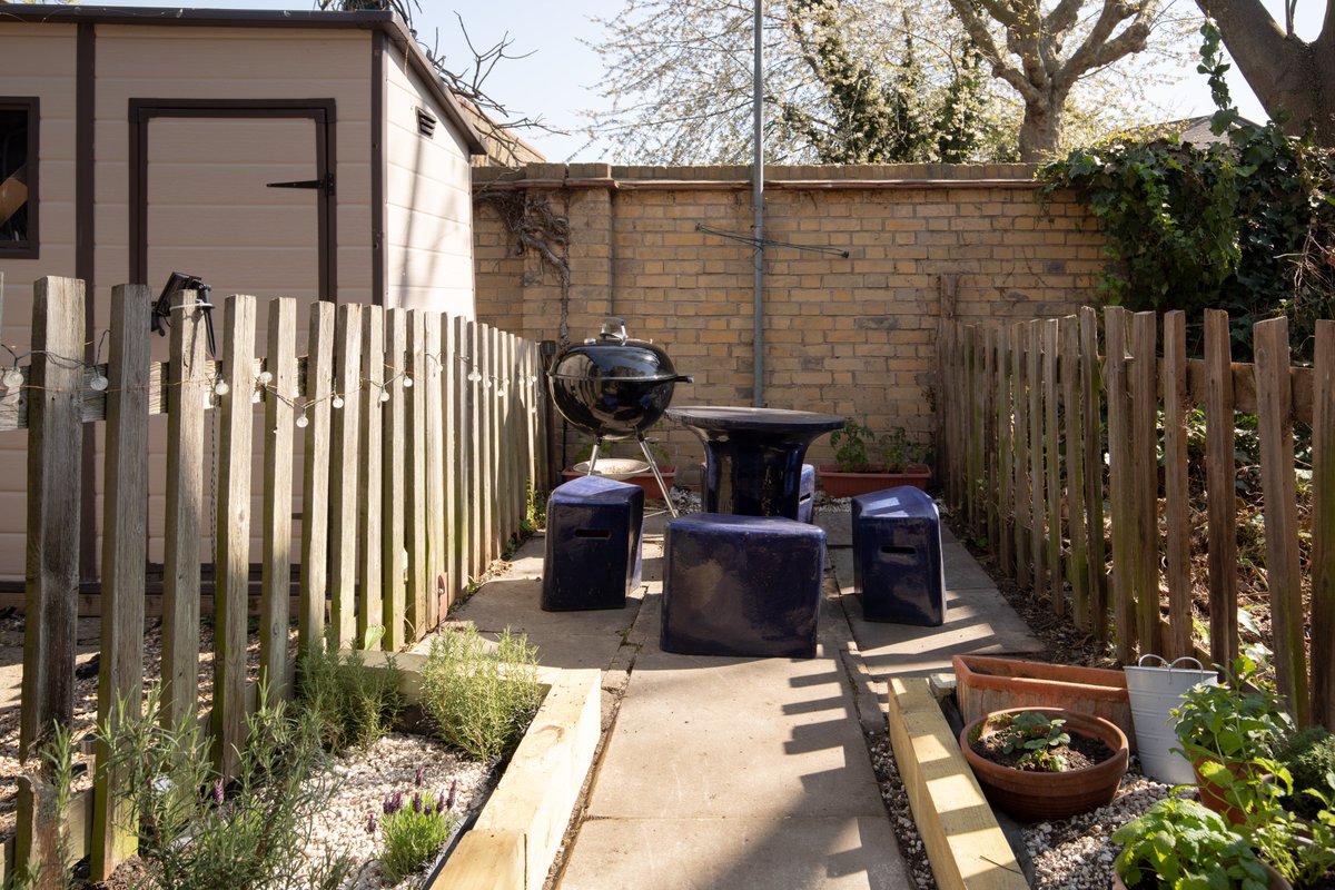 mundays's tweet image. Lots of natural light at this 2 bed Victorian garden flat w/ planning permission to extend for even more space, nr East Dulwich station (SE22), at £550,000 mundays.com/copleston-road…

#gardenflat #eastdulwich