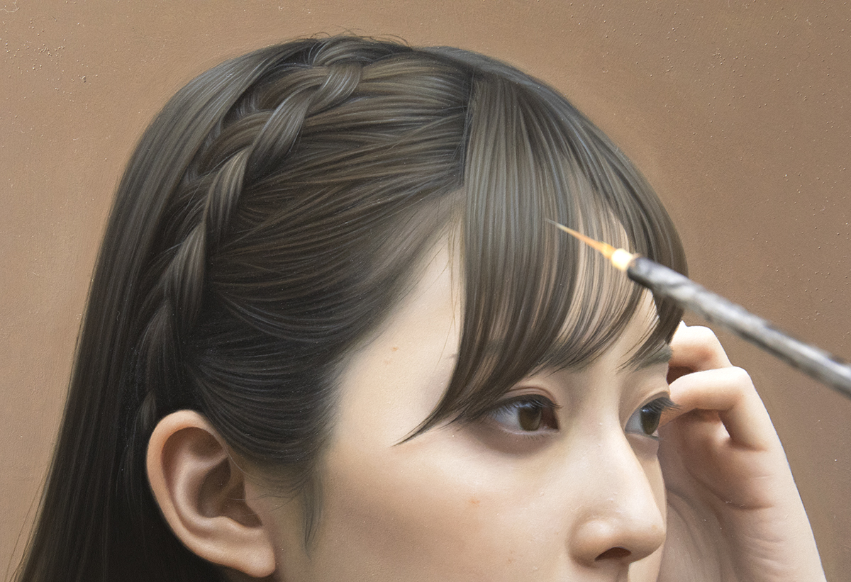 岡靖知 画家 細く滑らかな髪の毛を描く際には 呼吸法が大事 ゆっくり息を吐きだす際が一番ブレなく線が引ける 気がする 油絵