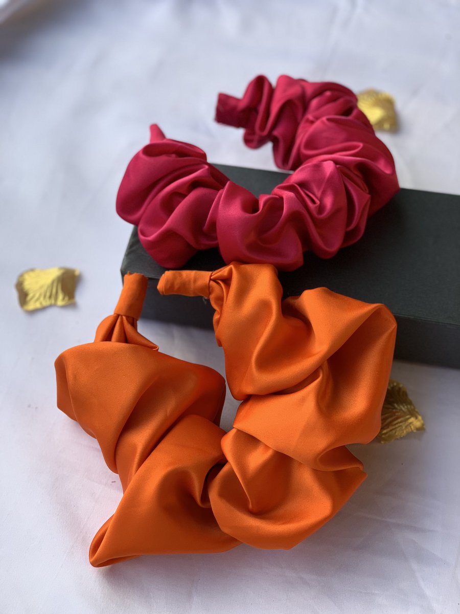 soslayyyyy's tweet photo. @DrOlufunmilayo This is Soslayhairxtensions. I sell wigs and weaves, revamp and color wigs and weaves. I also sell double sided silk hair bonnets, Scrunchies headbands and mini Scrunchies. All at affordable prices. ❤️

#DrOlufunmilayoSME https://t.co/QuHYl6kEZw