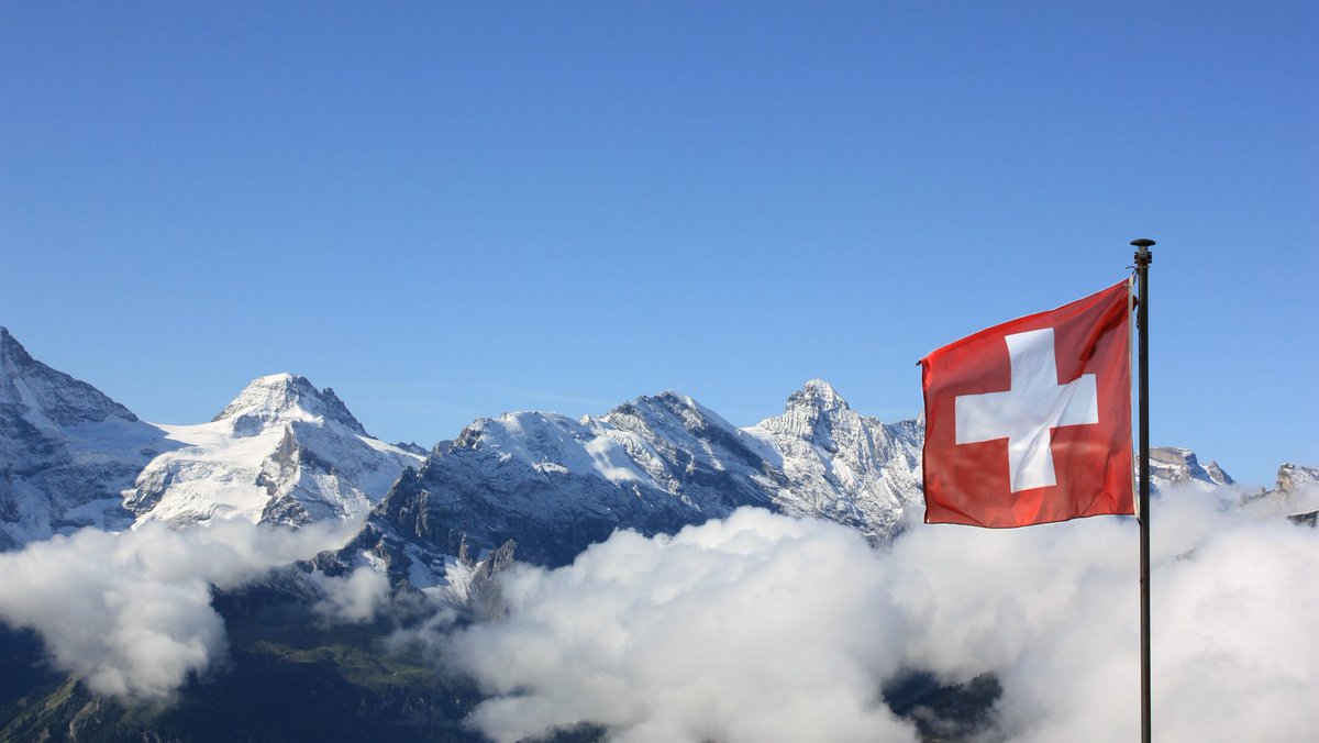 Wie viel #Swissness braucht die #Cloud? Dies war die Ausgangsfrage zum Frühlingsevent von <a href="/eurocloudswiss/">EuroCloud Swiss</a>. Dabei trafen alte Fragestellungen auf neue Denkansätze. dlvr.it/RySNYs