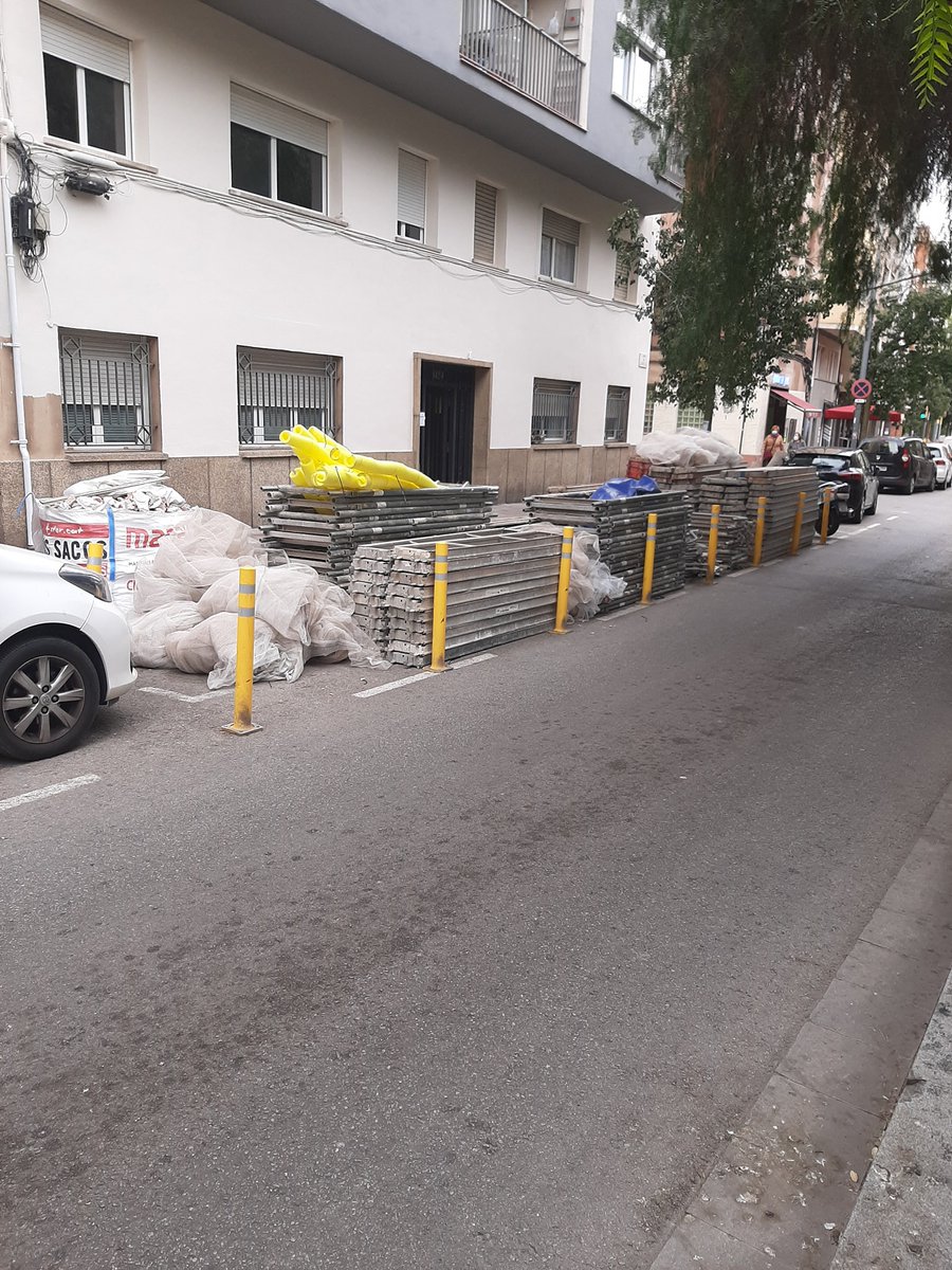 OnVasBarcelona's tweet photo. Armand Valeta. D'això serveixen les terrasses/corral by Colau https://t.co/S9Oc7bz52s