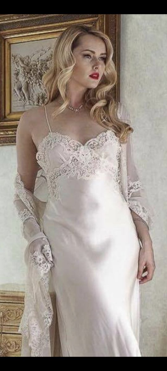 Feeling Strong Happy Monday Romance and Lingerie Perfect Jane Woolrich Couture jane-woolrich.co.uk #designerlingerie #couturelingerie #beautifullingerie #bridallingerie #bridal #honeymoon #trousseau @estelle_adony @TrousseauLtd @UpliftInAp @carlamonacox @LingerieBriefs