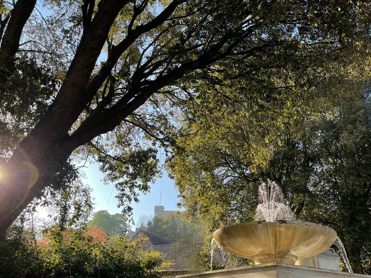 LSAApartments's tweet image. Wonderful #windsor this morning. Isn’t it stunning? Our serviced apartments (pictured) are in an absolute prime position to take in the wonders of Windsor what lever the reason for your stay. We have 1 bed and 2 bed serviced accommodation available now.  
lettingservicedapartments.co.uk