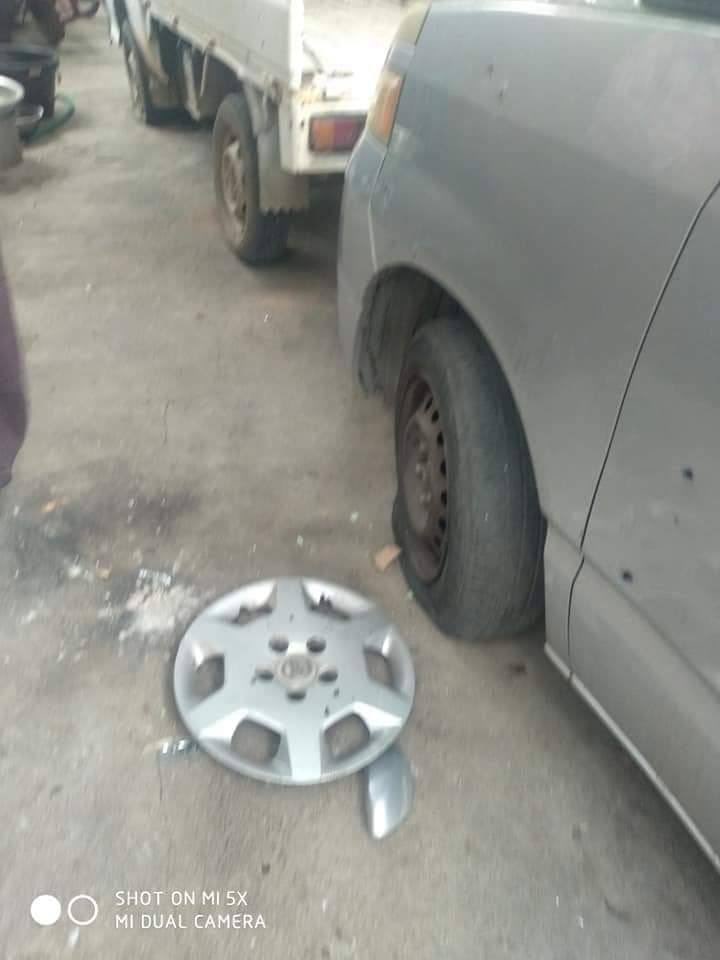 Zz46072014's tweet photo. An explosion occurred in ward 4 officer house around 5:20am in Myawaddy. A car parked in the compound was destroyed a bit yet no injuries were reported. Further investigations are done by Junta.
#Apr26Coup
#WhatsHappeningInMyanmar https://t.co/LjV0eVtLsq