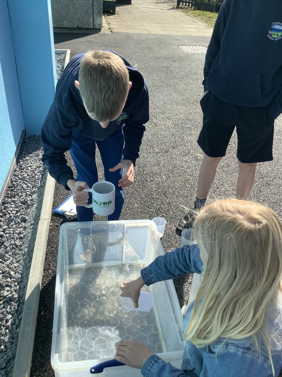 Hendrefoilan's tweet photo. How many ml in a cup/mug/jug? Can we use this information to help us answer real world problems? #hdfpy5 #hdfpnum https://t.co/KxQBp5xWWL
