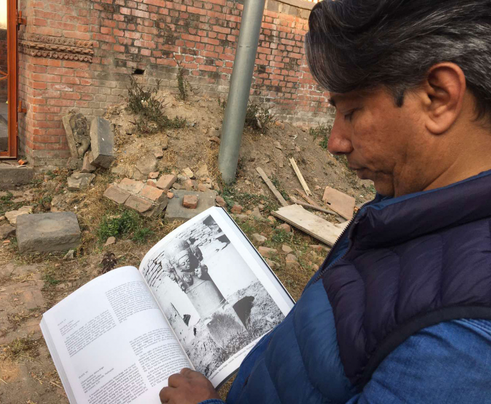 Backstory: the caturmukhalinga (four-faced linga) was stolen from a shrine in 1984, and the theft was published in this 1989 book (here's  @NamunaGhar at the location with the relevant page).
