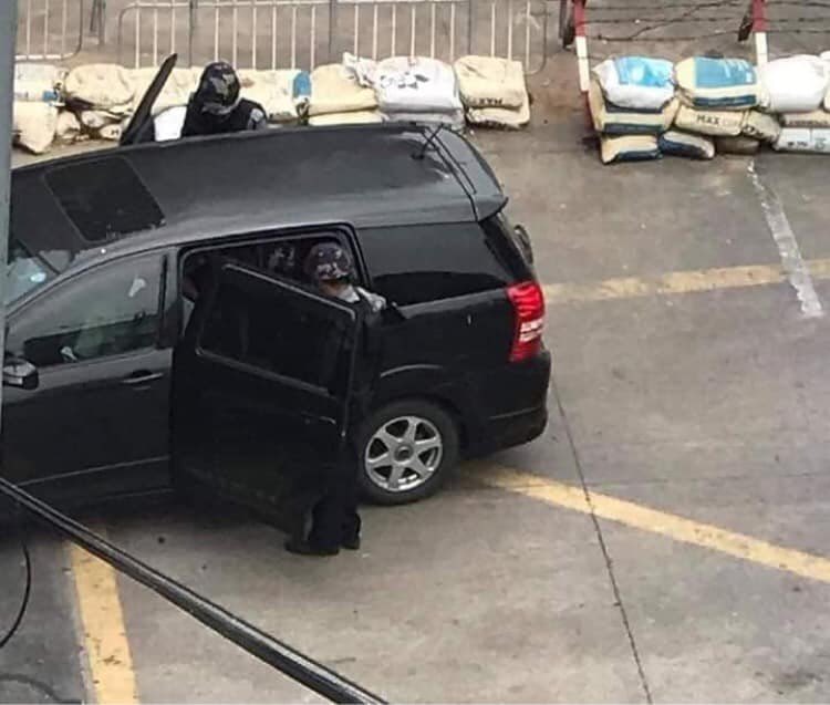 YANGON: Terrorists (#Myanmar security forces) abducted 3 protesters near Kyauk Myaung traffic light. Terrorists took them away with a private car. 

#WhatsHappeningInMyanmar #Apr26Coup #MilkTeaAlliance