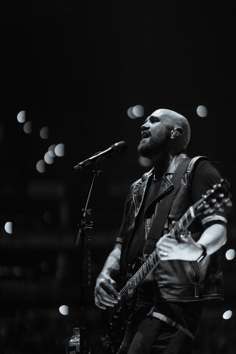 thescript's tweet image. Who&apos;s stepping up to the mic tonight? 🎤

Hit play on our second Acoustic Sessions EP at 5pm UK time and post your Instagram Stories singing along or lip-syncing, let&apos;s make a moment 💚

smarturl.it/TSChilledOut