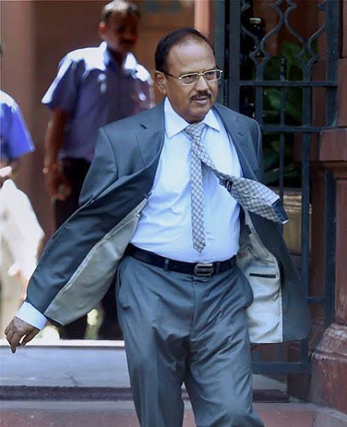 Decoydeduction's tweet photo. Ye hai Home Minister: be it J&amp;K, 370, *Balakot, *Surgical Strike,  Tabligi Janmat, Delhi riots and now covid vaccine- Only man who is delivering in this govt. 

Baki sare neta ghas Kat rahe hain ya rallies kar rahe hain.

Isko hee bana do HM 😍

PS: *PLUS the uniform services. https://t.co/eacb0QQiSB