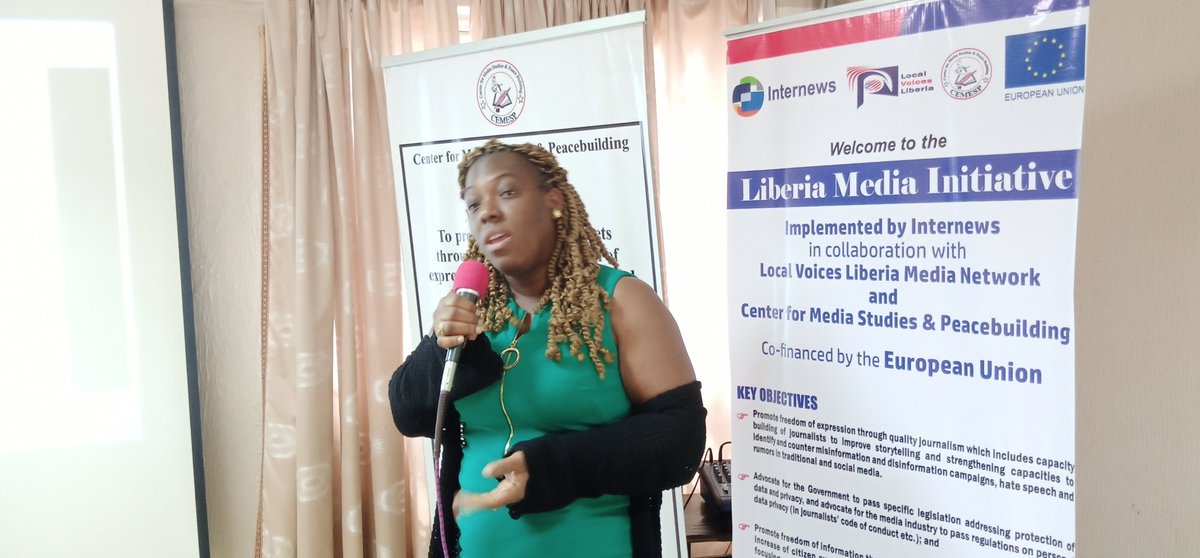 Atty. Jargbe Roseline Nagbe Kowo, Executive Director, Public Procurement and Concession Commission of the Republic of Liberia facilitates a session on
"Assessing Information on Public Procurement" at an ongoing Freedom of Information Investigative Journalism training.