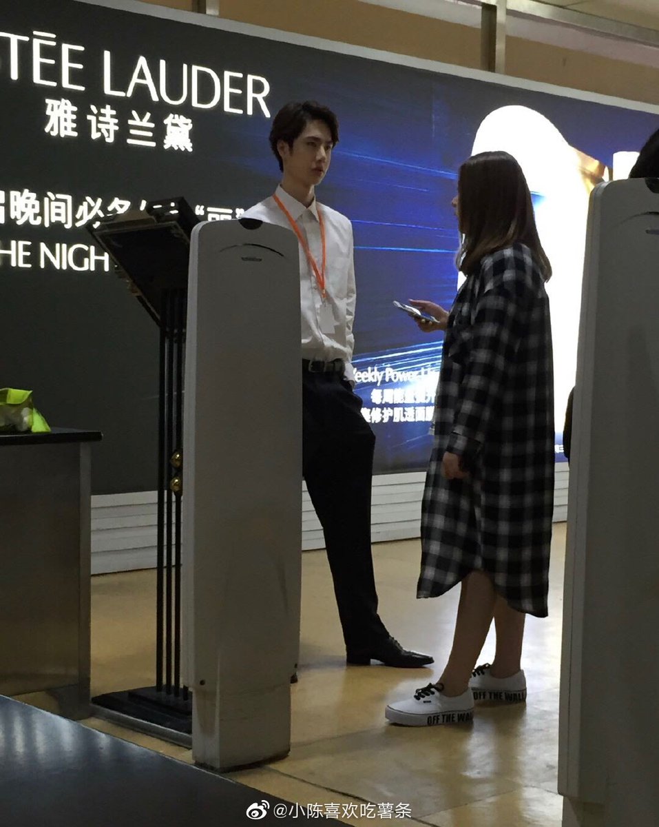 ohsonsaeng's tweet photo. He looks so much like one of us - average working ppl. He'd make one heck of a super good looking colleague 💕 #WangYibo #王一博 https://t.co/zcggmw206P