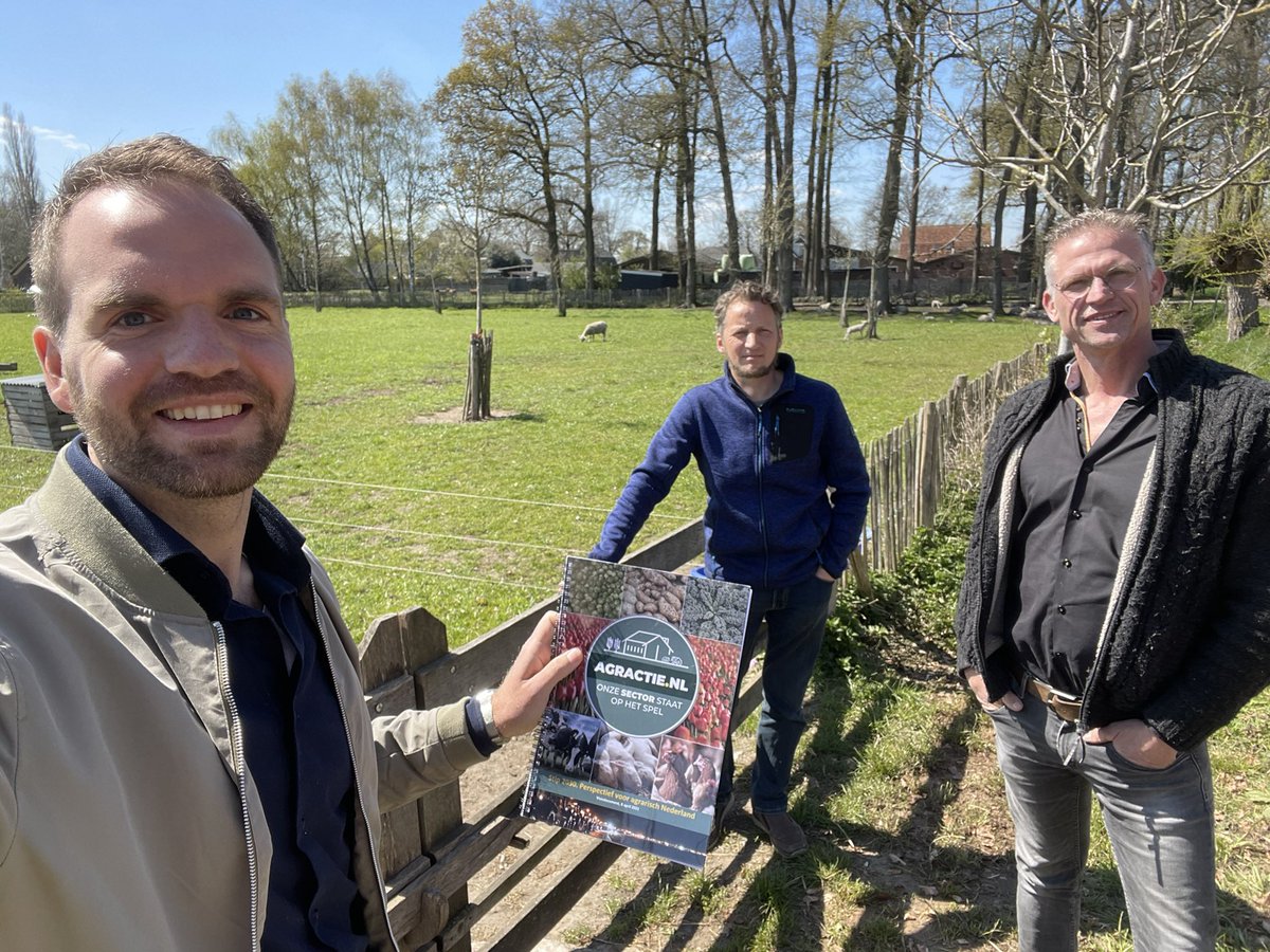 Goed inhoudelijk gesprek gehad met <a href="/Erikluiten/">Erik Luiten</a> en Bart Kemp van <a href="/agractie/">Agractie Nederland</a> over het broodnodige perspectief voor de agrarische sector. 

In hun visie zitten heel veel aanknopingspunten waar ik de afgelopen weken al een aantal succesvolle voorstellen voor heb ingediend. #CDA