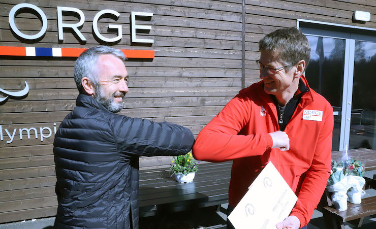Olympiatoppen (@olympiatoppen) on Twitter photo Sparebankstiftelsen DNB gir en gave på 100 millioner til nytt nasjonalt toppidrettssenter. <a href="/Toppidrettssje1/">Toppidrettssjefen</a> er takknemlig for gaven og håper dette er drahjelp mot andre beslutningstakere for å få realisert det nye senteret.
Les mer: olympiatoppen.no/om_olympiatopp… Sparebankstiftelsen DNB gir en gave på 100 millioner til nytt nasjonalt toppidrettssenter. <a href="/Toppidrettssje1/">Toppidrettssjefen</a> er takknemlig for gaven og håper dette er drahjelp mot andre beslutningstakere for å få realisert det nye senteret.
Les mer: olympiatoppen.no/om_olympiatopp…