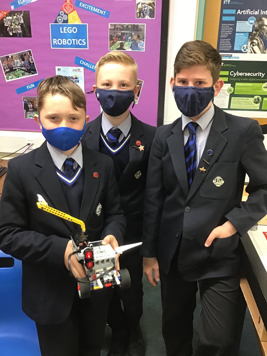 DunottarCompSci's tweet image. Year 7 are learning about ultrasonic sensors and coding the robots to stop before hitting hazards. Great work everyone. #legomindstorms #robotics