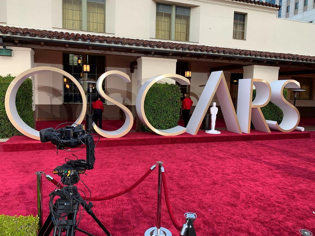 NewtonNordic's tweet photo. Date night with NEWTON S2 on the red carpet ✨
.
Repost from James O'Hara last night: "My date for the evening. Not a lot of effort went into her decor tonight, but I like her."
.
#Newtonhead #stabilizedhead #oscars2021 #oscarsredcarpet #atlanticcineequipment #remotecamerasystems https://t.co/N1JLmHscDs