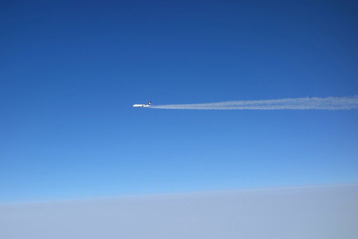 umidude's tweet photo. @lufthansa A380 from A380. Lufthansa was headed for JFK and I was headed to IAD. At one point earlier she was right above but just ahead too. #MissingThisView https://t.co/ZPLkuQkJ0B