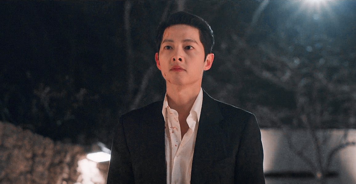 Vincenzo with an unbuttoned shirts just hits different🥵 #Vincenzo #Songjoonki