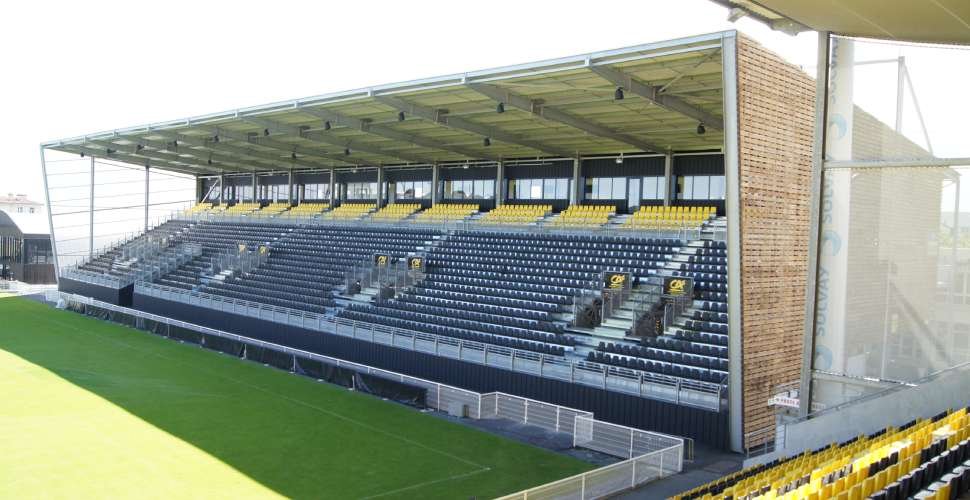 Ce trajet long de + d’1km entre l'Apivia Parce et le Stade Marcel Deflandre permettait à de nombreux supporters d’encourager leur équipe sur le bord de la route, EN PLEIN AIR donc, avec de la distanciation, sans risquer à aucun moment de propager le virus.