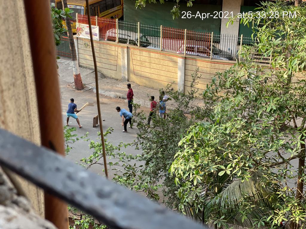 siddhartharathi's tweet photo. @MumbaiPolice We have been calling 100 for last 3 days but nothing is happening. These people from neighboring basti's come and play on our Road Opp. Vibgyor School, Malad East. Kurar Police Station. They are 20+ without any masks. Once police guy came but did nothing and left. https://t.co/3HxrNNTtxS
