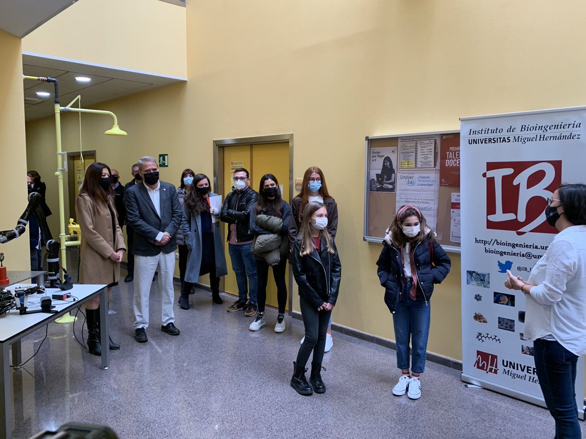 Recibimos en el <a href="/IB_UMH/">Instituto de Bioingeniería</a> de la <a href="/UniversidadMH/">UMH</a> a unas estudiantes que participaron en el encuentro del @MovimientoSTEAM guiadas por la investigadora  Andrea Blanco. Es muy importante la labor de la @GVAinnova para que las niñas se interesen por la TIC